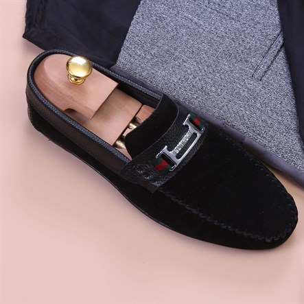 Gri Yelek Siyah Gömlek Ekose Pantolon Klasik Ayakkabı Koımbini 
