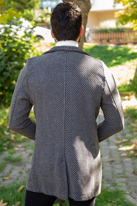 Uzun kaşe siyah çizgisel desenli bej ceket